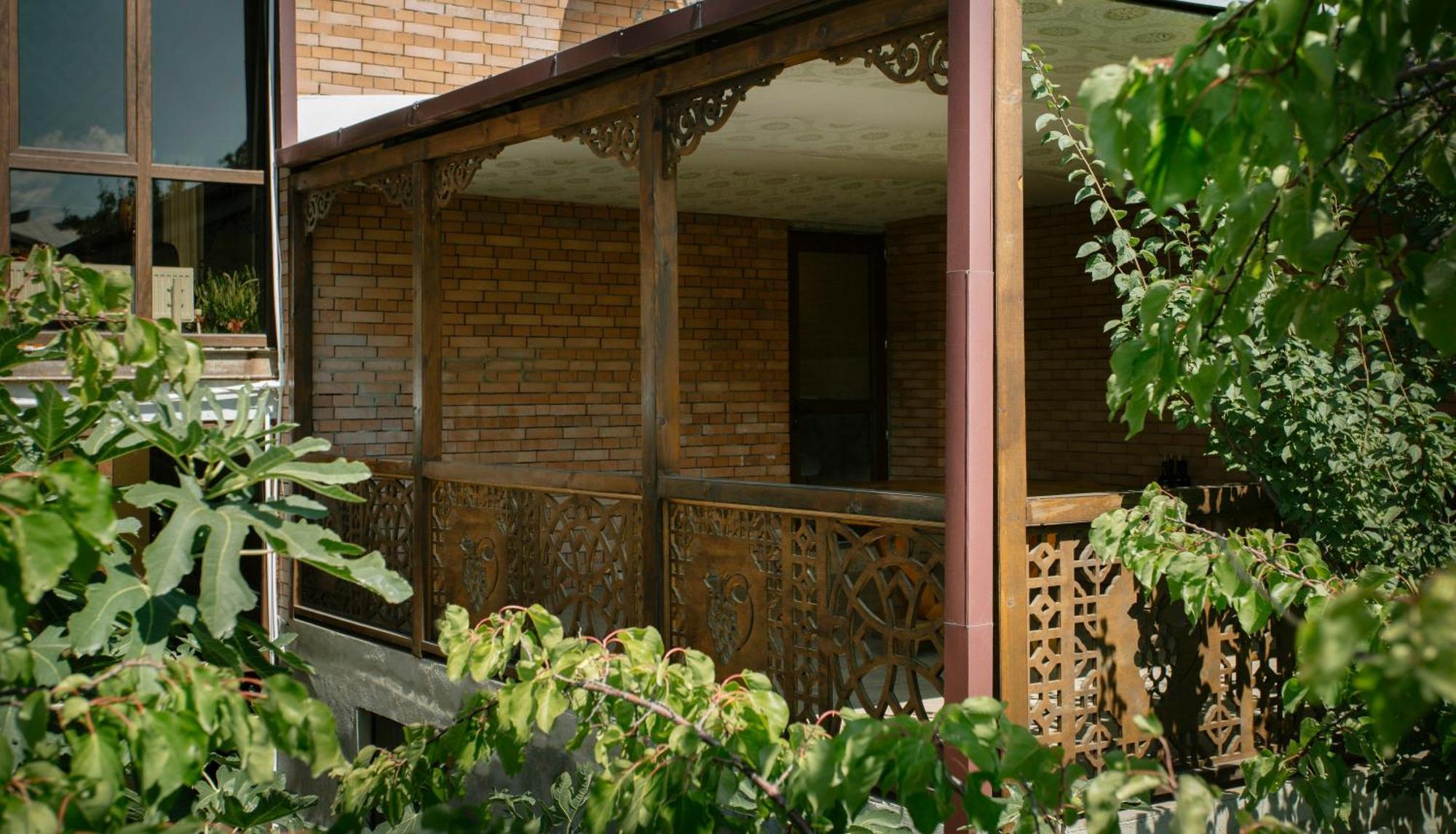 Brick Walls Gori Exterior photo